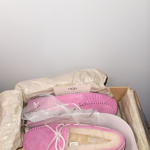 UGG Dakota Moccasin, Pink, Breast Cancer Awareness Limited Edition - Picture 2 of 8